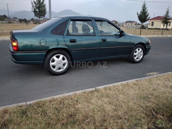 Opel Vectra 1994, 430,000 km - 1.6 l - Zaqatala