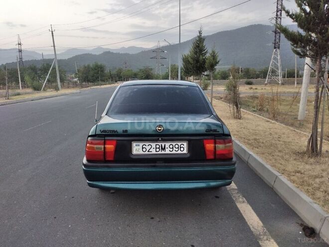 Opel Vectra 1994, 430,000 km - 1.6 l - Zaqatala