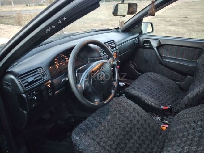 Opel Vectra 1994, 430,000 km - 1.6 l - Zaqatala