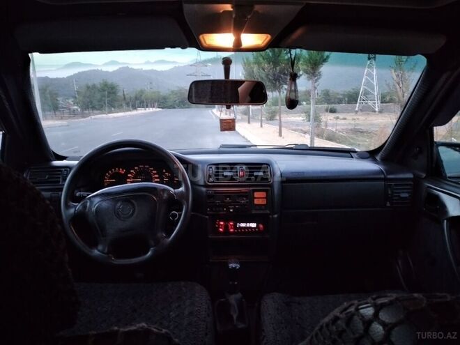 Opel Vectra 1994, 430,000 km - 1.6 l - Zaqatala