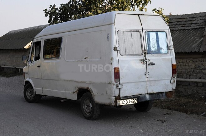 Mercedes 208 D 1995, 456,500 km - 2.5 l - Şəki