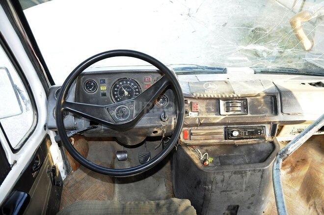 Mercedes 208 D 1995, 456,500 km - 2.5 l - Şəki