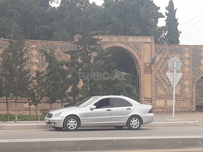 Mercedes C 220 2001, 300,000 km - 2.2 l - Gəncə