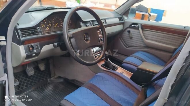 Mercedes E 200 1990, 320,000 km - 2.0 l - Xaçmaz