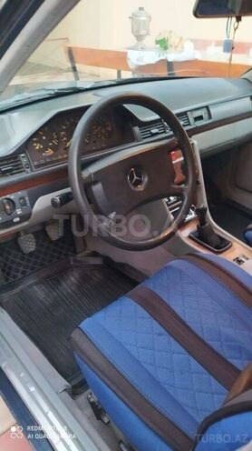 Mercedes E 200 1990, 320,000 km - 2.0 l - Xaçmaz