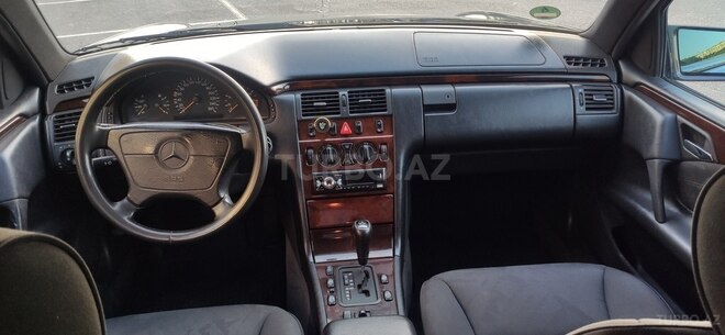 Mercedes E 240 1997, 310,000 km - 2.4 l - Bakı