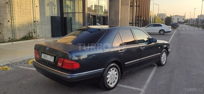 Mercedes E 240 1997, 310,000 km - 2.4 l - Bakı