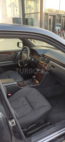 Mercedes E 240 1997, 310,000 km - 2.4 l - Bakı