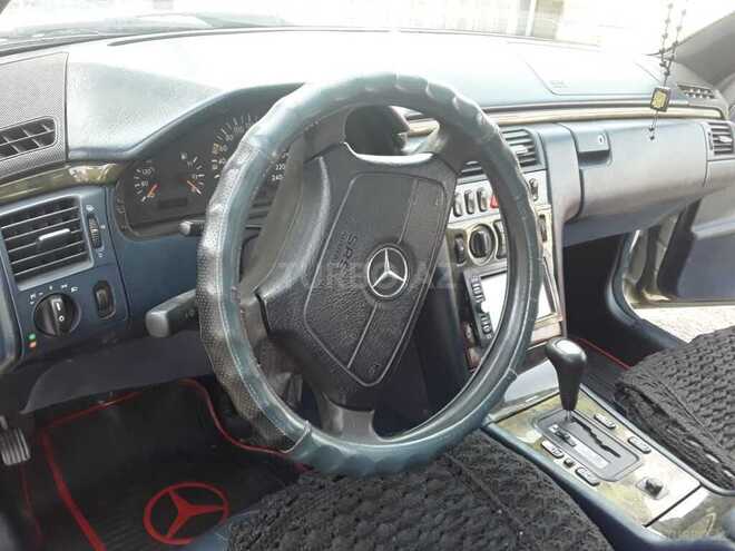 Mercedes E 240 1996, 361,270 km - 2.4 l - Zaqatala