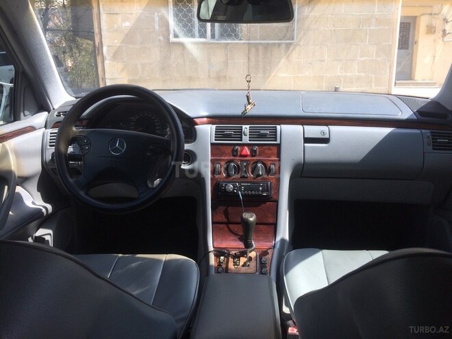 Mercedes E 200 1999, 315,700 km - 2.0 l - Bakı