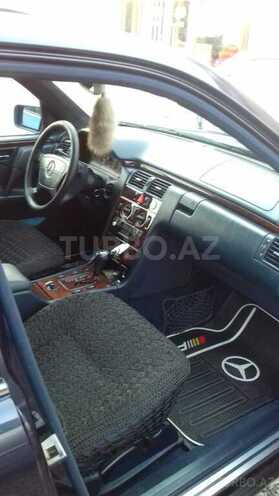 Mercedes E 240 1998, 191,000 km - 2.4 l - Salyan