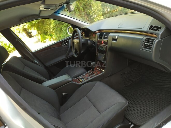 Mercedes E 240 2000, 298,457 km - 2.6 л - Bakı