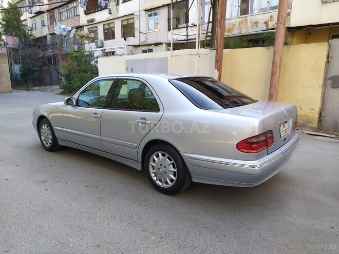 Mercedes E 240 2000, 298,457 km - 2.6 л - Bakı