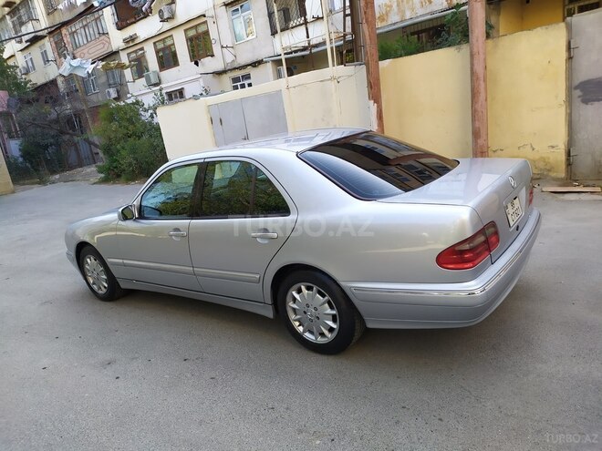 Mercedes E 240 2000, 298,457 km - 2.6 л - Bakı