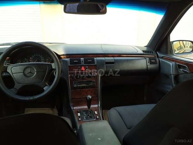 Mercedes E 240 1997, 278,099 km - 2.4 l - Bərdə