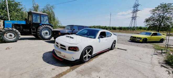 Dodge Charger 2008, 290,000 km - 2.7 l - Quba