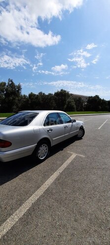 Mercedes E 230 1997, 378,000 km - 2.3 l - Bakı