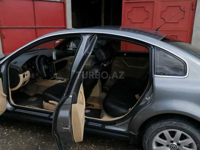 Volkswagen Passat 2001, 200,000 km - 1.8 л - Quba