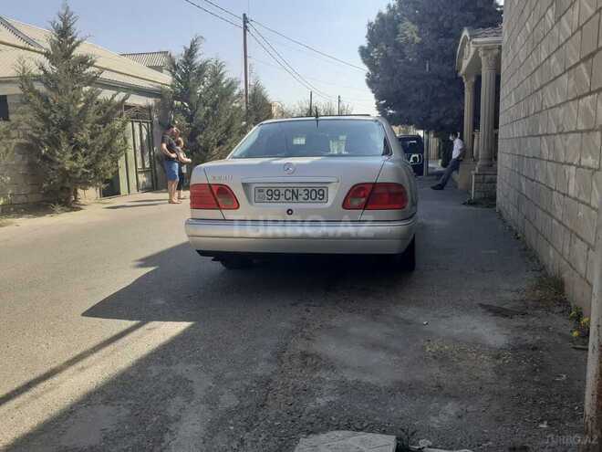 Mercedes E 240 1998, 178,000 km - 2.4 l - Bakı
