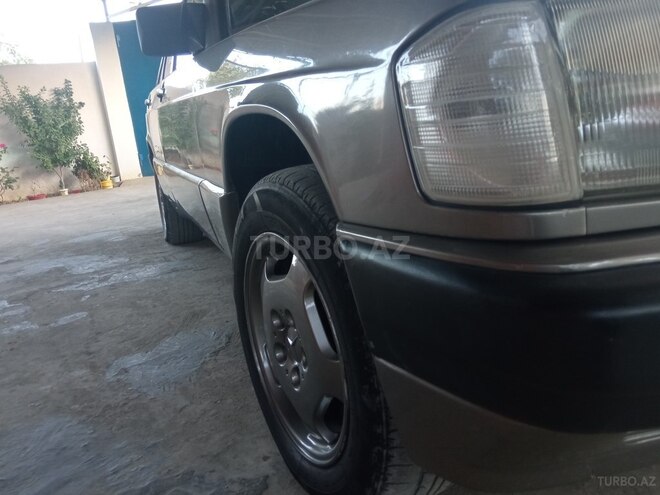 Mercedes 190 1989, 100,000 km - 2.0 l - Şirvan