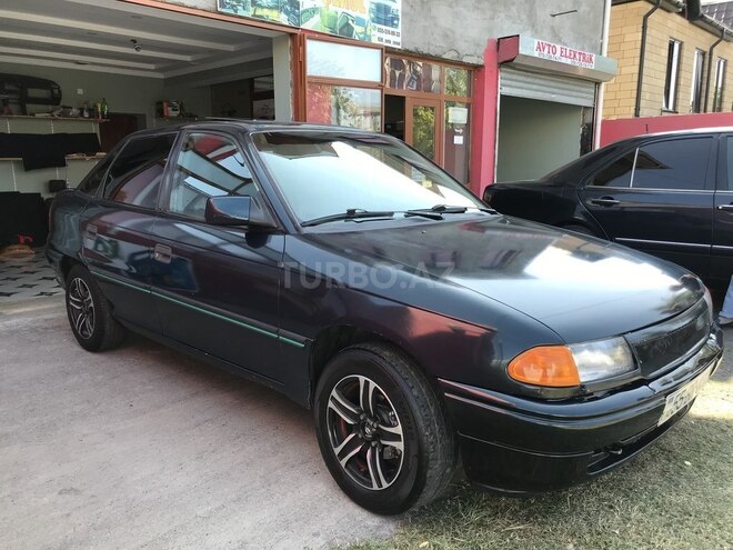 Opel Astra 1994, 413,000 km - 1.6 л - Zaqatala