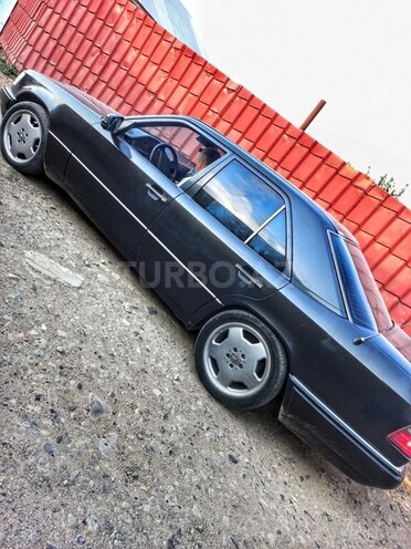 Mercedes E 280 1994, 380,000 km - 2.8 l - Masallı