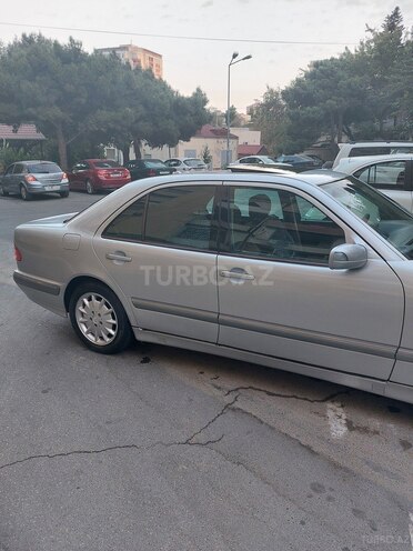 Mercedes E 240 2000, 277,000 km - 2.4 l - Bakı