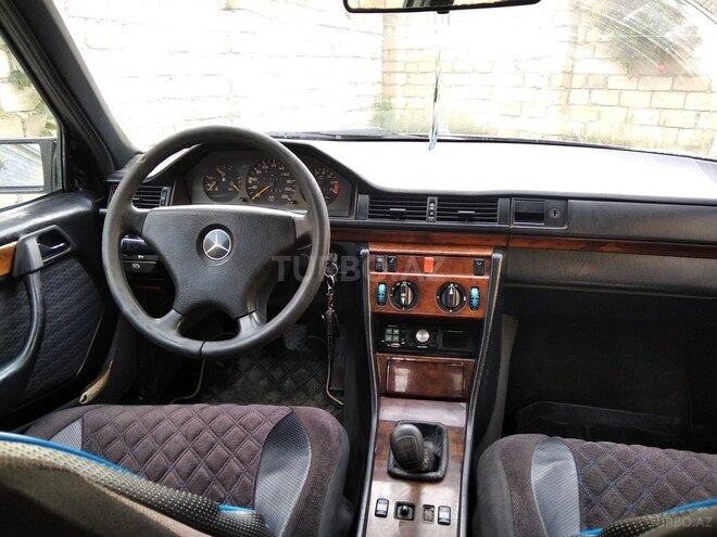 Mercedes E 200 1992, 350,000 km - 2.0 l - Bərdə