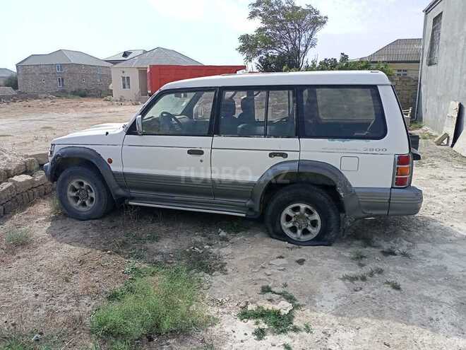 Mitsubishi Pajero 1993, 270,000 km - 2.8 l - Bakı