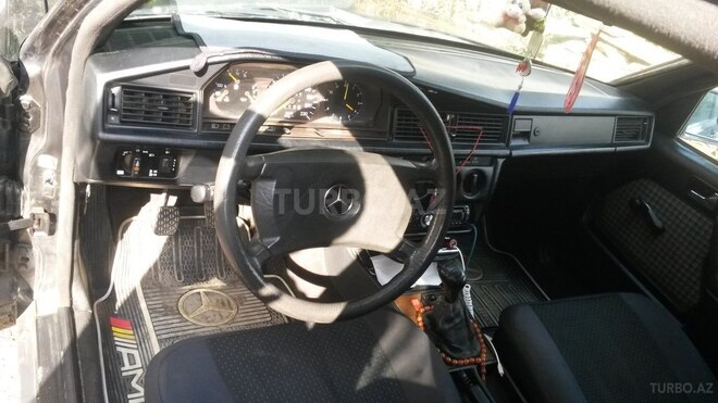 Mercedes 190 1991, 275,380 km - 1.8 л - Yardımlı
