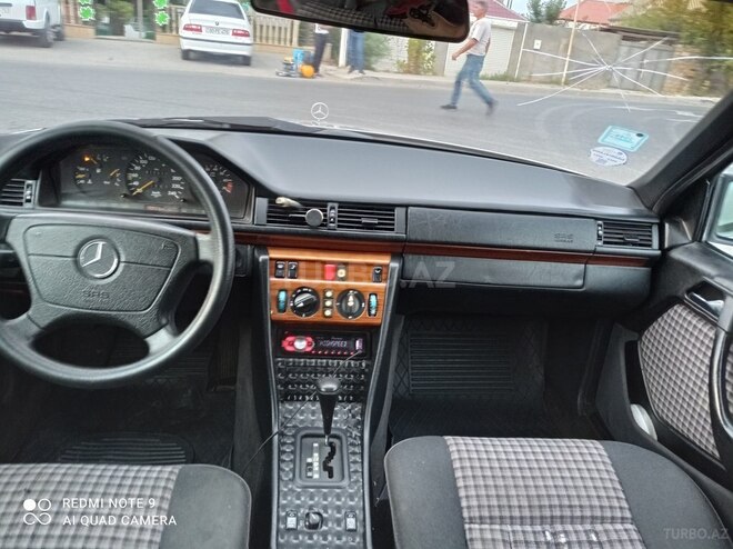 Mercedes E 220 1993, 30,000 km - 2.0 л - Bakı