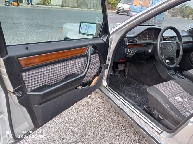 Mercedes E 220 1993, 30,000 km - 2.0 л - Bakı