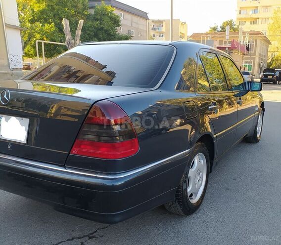 Mercedes C 240 2000, 299,000 km - 2.4 l - Bakı