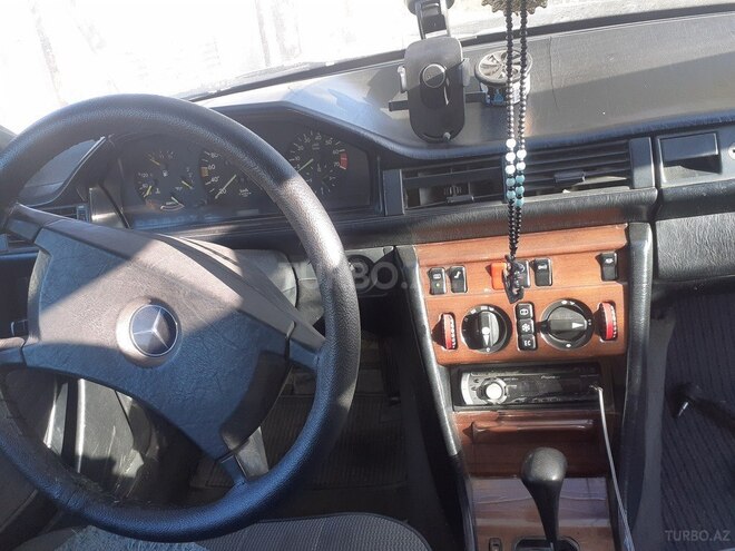 Mercedes E 260 1986, 356,231 km - 2.6 l - Bakı