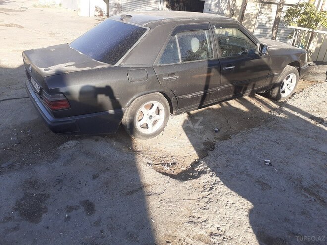 Mercedes E 260 1986, 356,231 km - 2.6 l - Bakı
