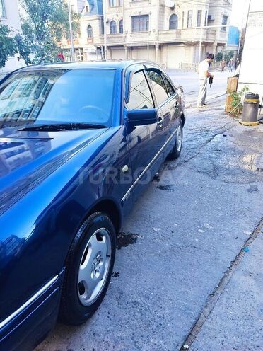 Mercedes E 200 1997, 365,000 km - 2.0 l - Bakı