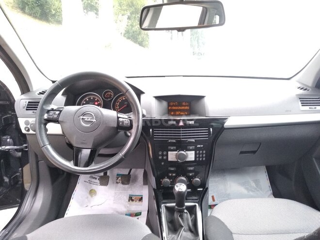 Opel Astra 2010, 147,000 km - 1.4 l - Şəki