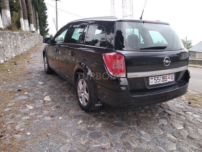 Opel Astra 2010, 147,000 km - 1.4 l - Şəki