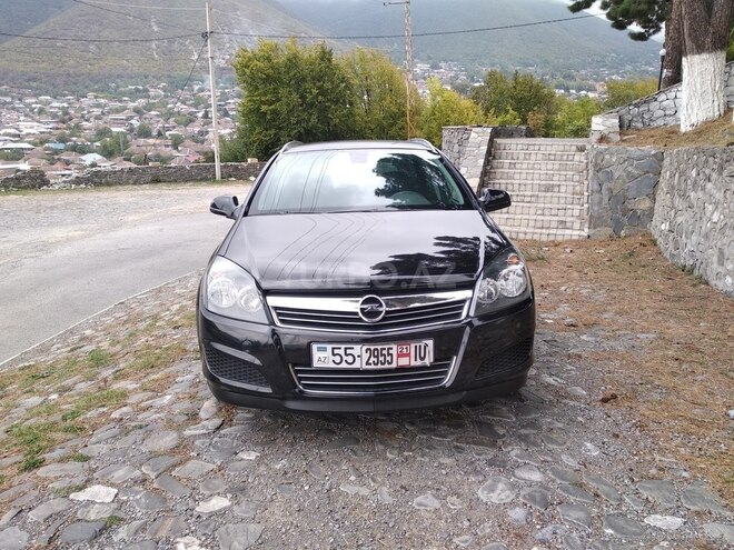 Opel Astra 2010, 147,000 km - 1.4 l - Şəki
