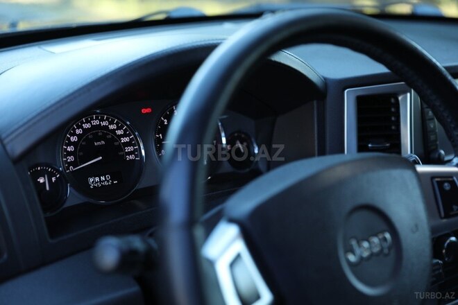 Jeep Grand Cherokee 2008, 246,000 km - 3.0 л - Qax