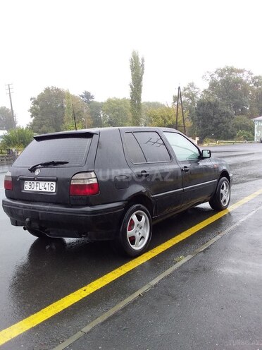 Volkswagen Golf 1993, 12,345 km - 1.8 л - Qax