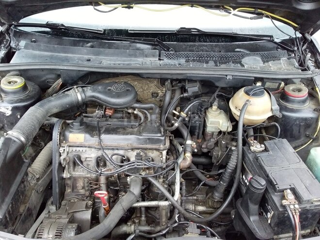 Volkswagen Golf 1993, 12,345 km - 1.8 л - Qax