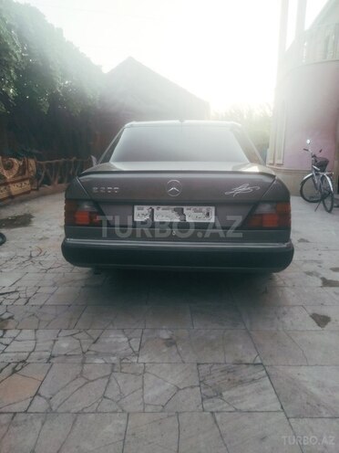 Mercedes E 200 1991, 200,000 km - 2.0 л - Sumqayıt