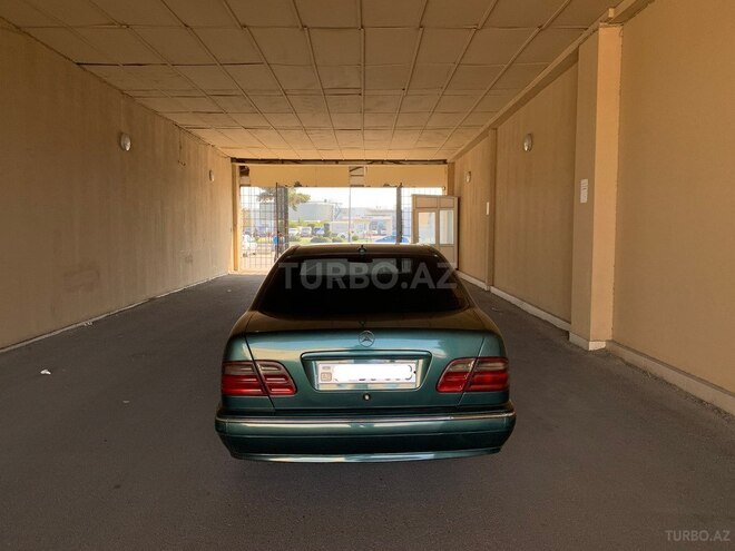 Mercedes E 220 2000, 298,000 km - 2.2 l - Bakı