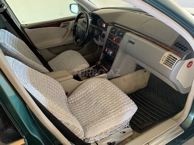Mercedes E 220 2000, 298,000 km - 2.2 l - Bakı
