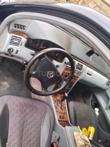 Mercedes E 240 1999, 230,000 km - 2.4 л - Bakı