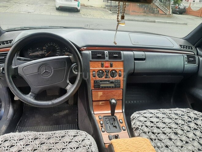 Mercedes E 200 1997, 225,000 km - 2.0 l - Bakı