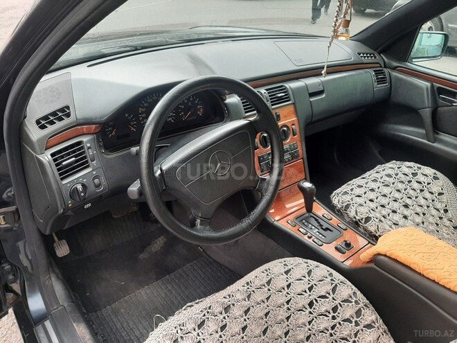 Mercedes E 200 1997, 225,000 km - 2.0 l - Bakı