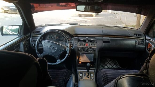 Mercedes E 320 1997, 51,499 km - 3.2 l - Bakı