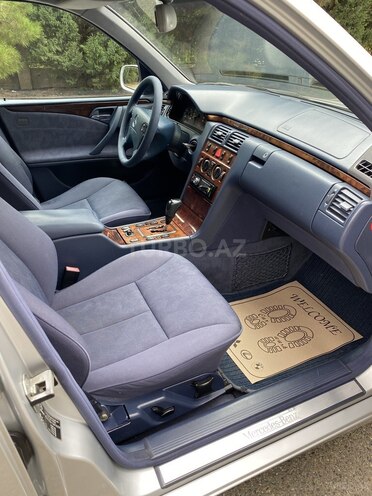 Mercedes E 240 2000, 235,000 km - 2.4 l - Gəncə